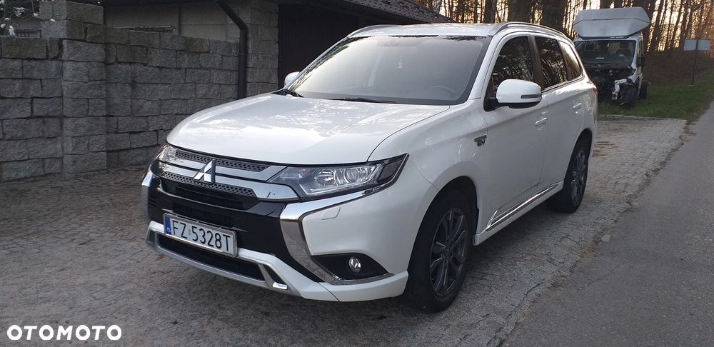 Mitsubishi Outlander - 3