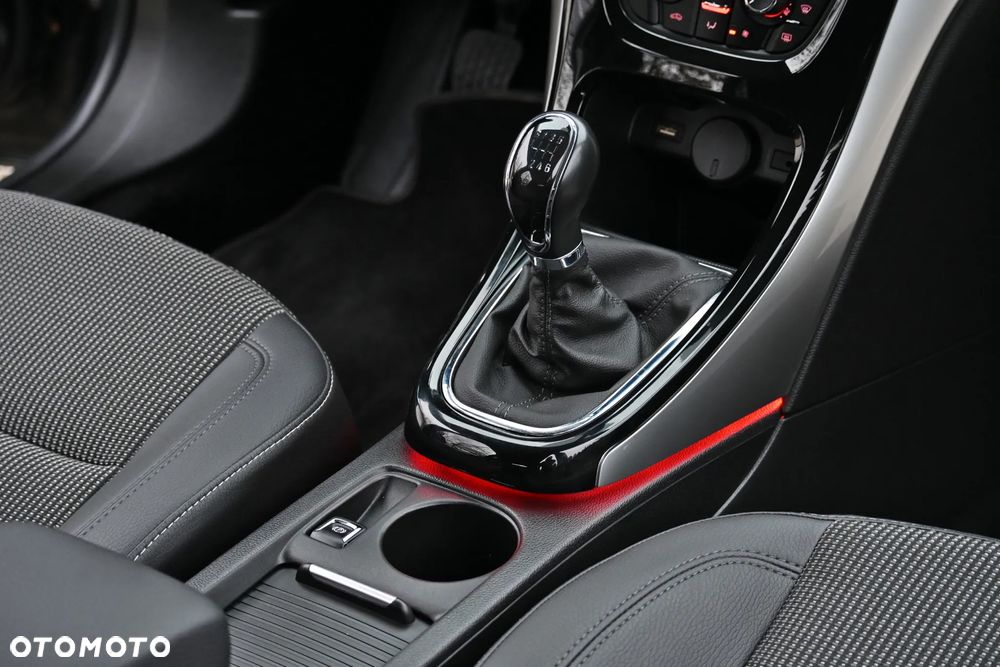 Opel Astra ver-1-4-turbo-cosmo - 24