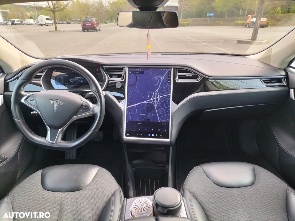 Tesla Model S - 15