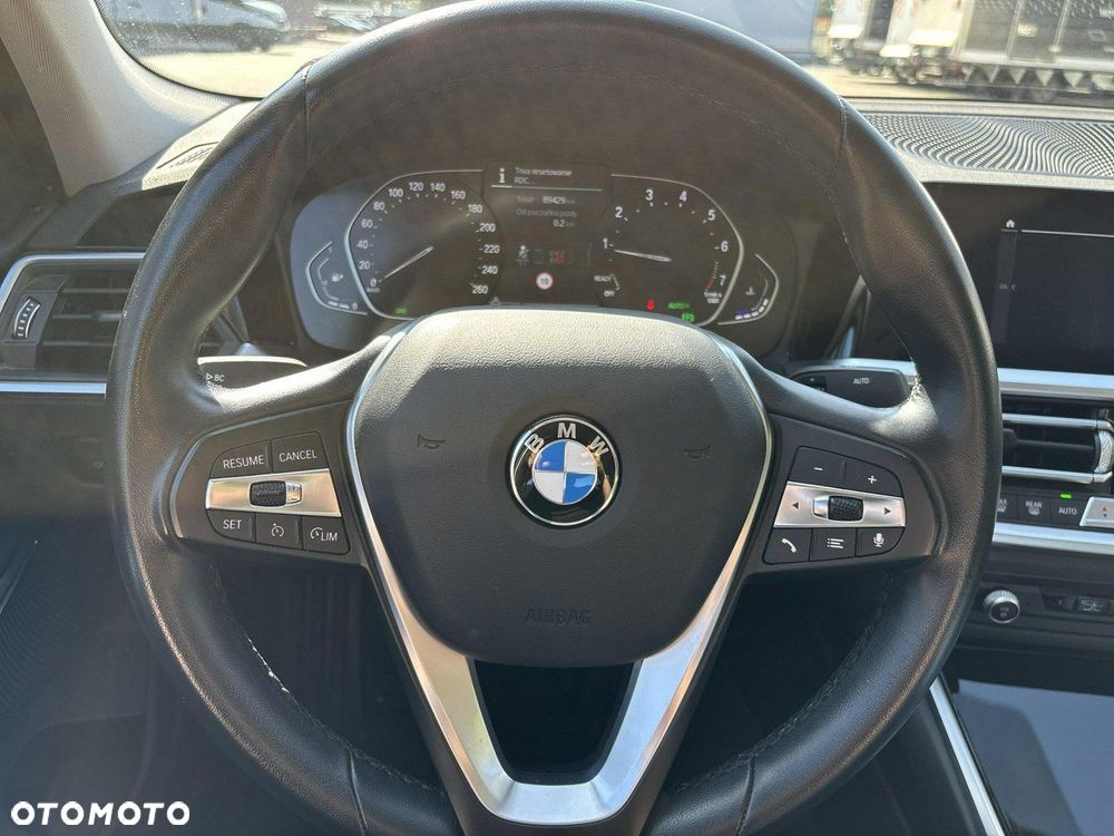 BMW Seria 3 318i Sport Line - 23