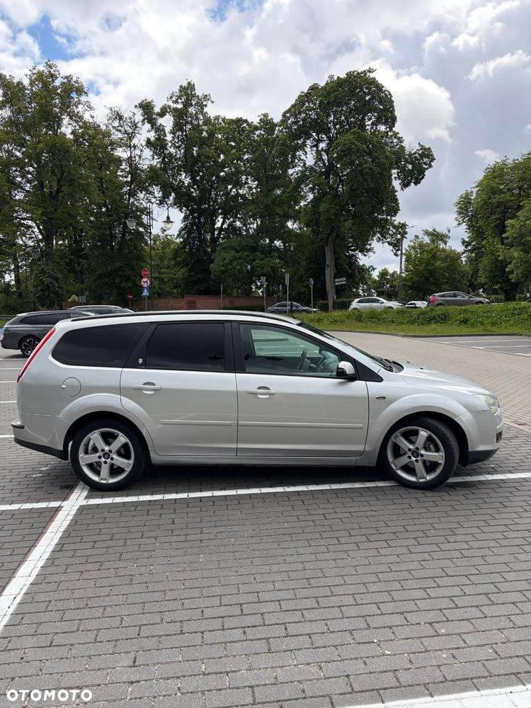 Ford Focus 1.8 Ghia - 10