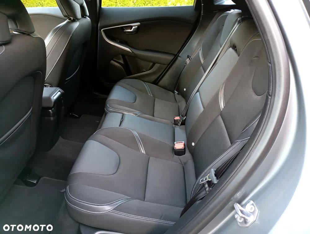 Volvo V40 D2 Drive-E Momentum - 17