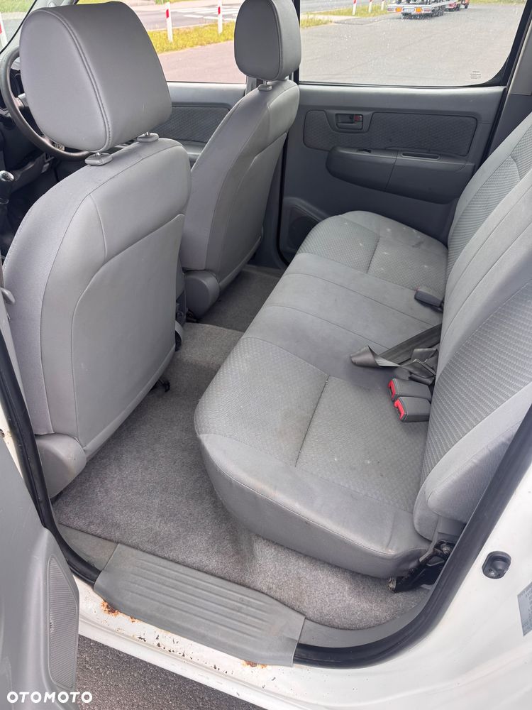 Toyota Hilux 3.0 D-4D Invincible - 19