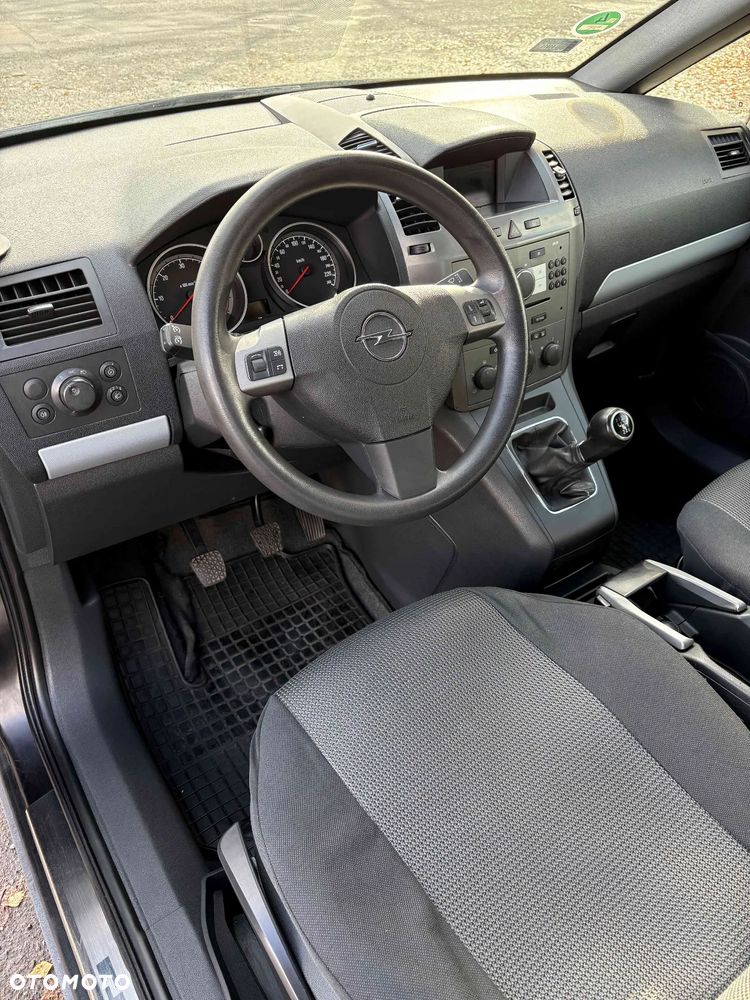 Opel Zafira 1.9 CDTI Essentia - 11