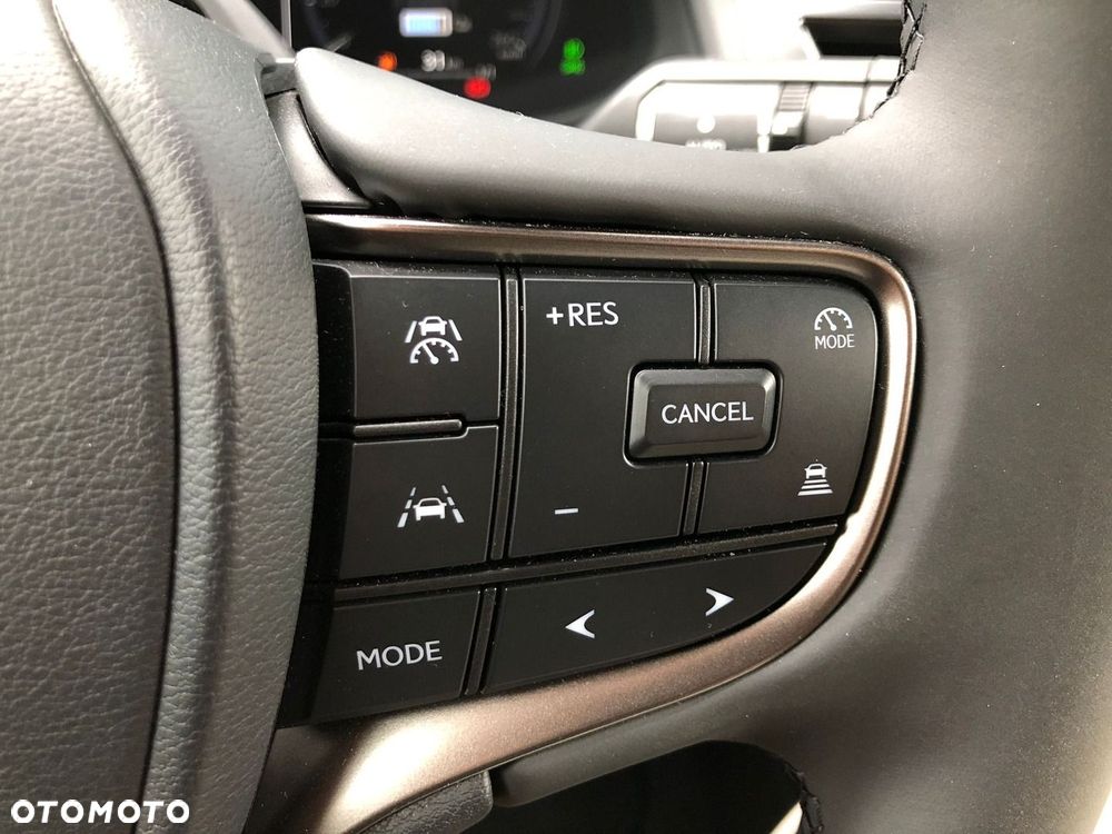 Lexus UX 300h F Sport Design - 32