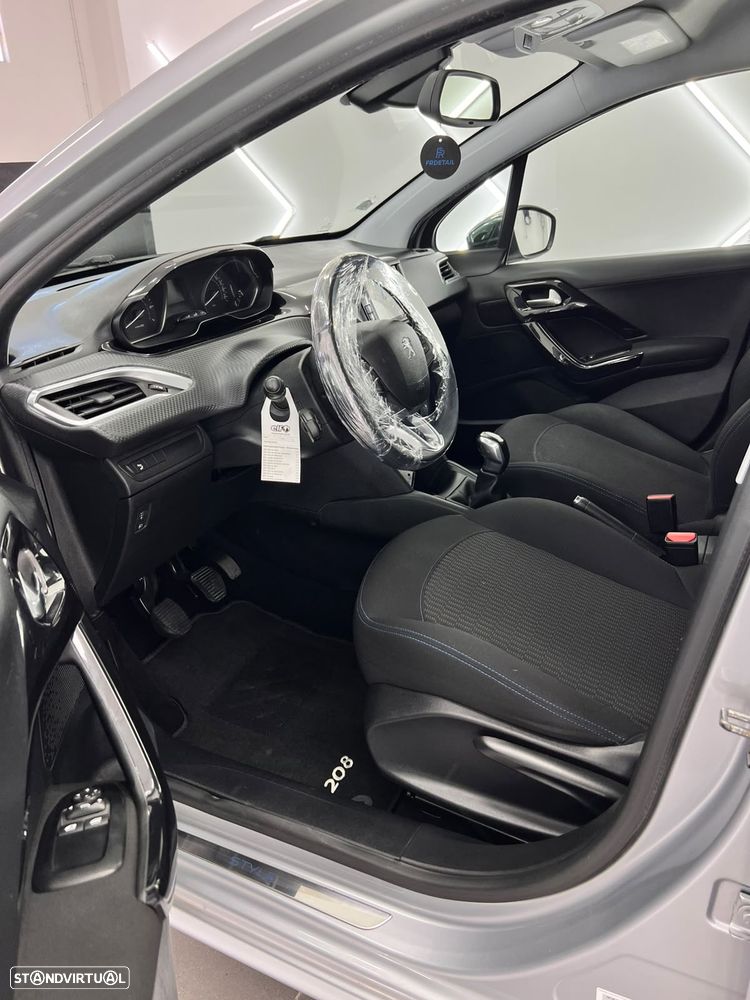 Peugeot 208 1.2 PureTech Style - 8