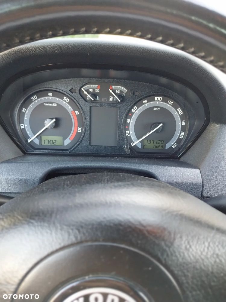 Skoda Fabia 1.4 16V Ambiente - 12
