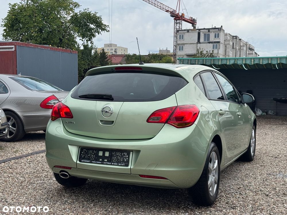 Opel Astra 1.4 Turbo 150 Jahre - 9