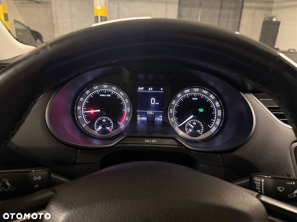 Skoda Octavia Scout 2.0 TDI 4x4 DSG - 13