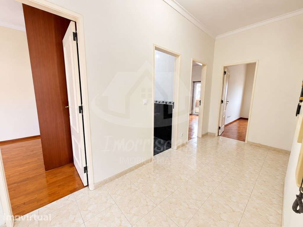 Apartamento T3 com Varanda em Vale de Figueira, São João da Talha - Grande imagem: 5/34