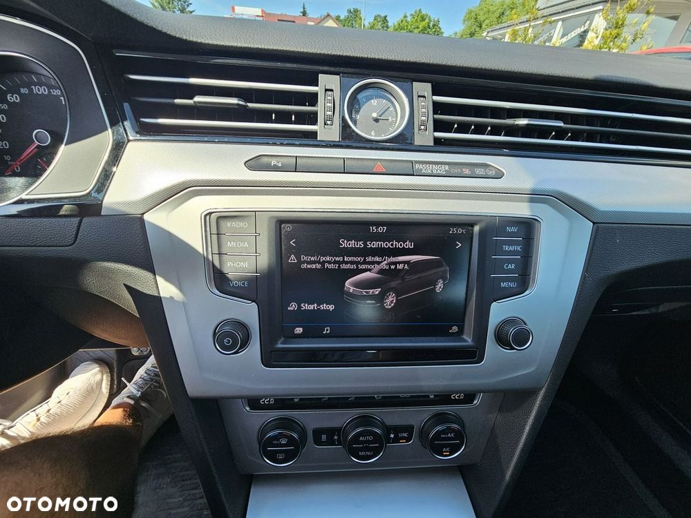 Volkswagen Passat - 38