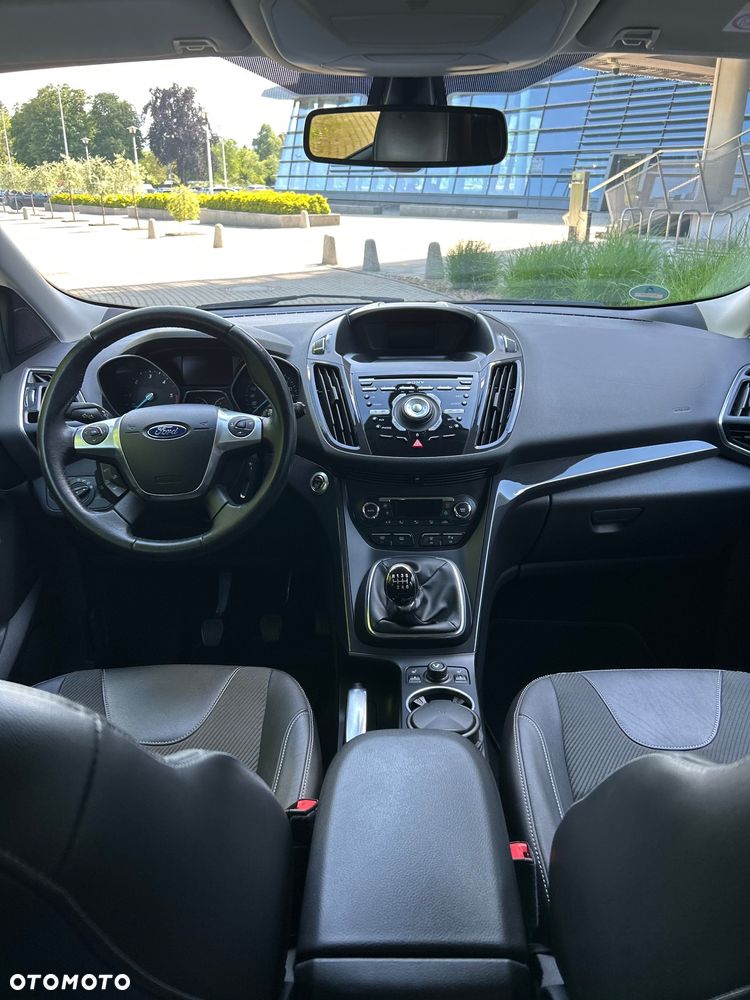 Ford Kuga 2.0 TDCi 2x4 Titanium - 32