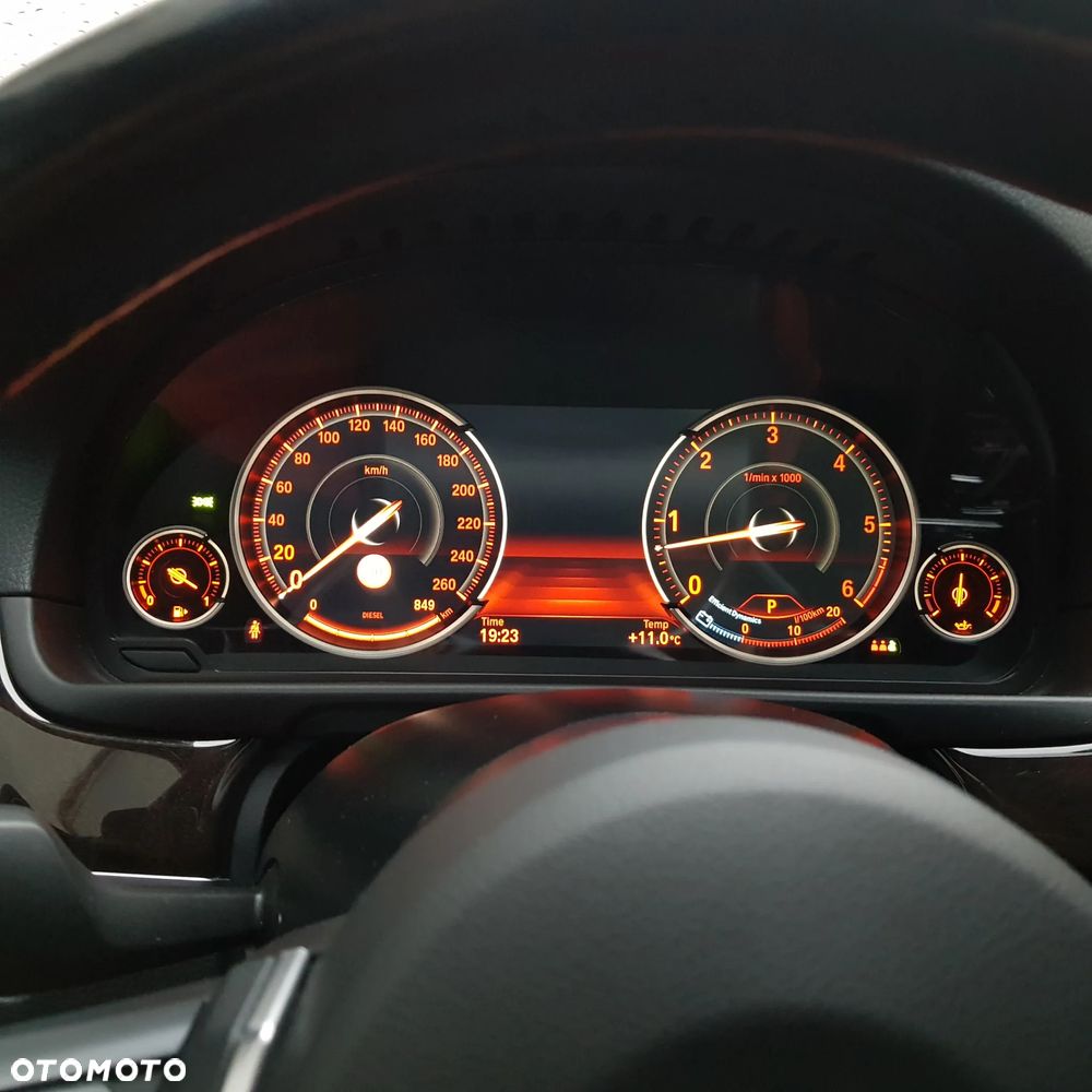 BMW Seria 5 530d xDrive - 6