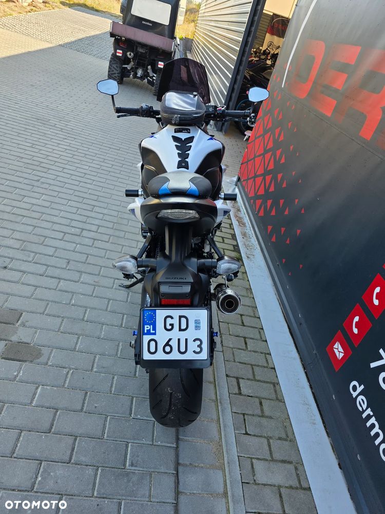 Suzuki GSX - 17