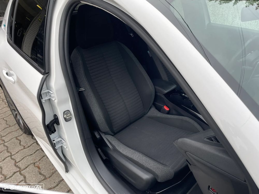 Peugeot e-208 E-Style - 30