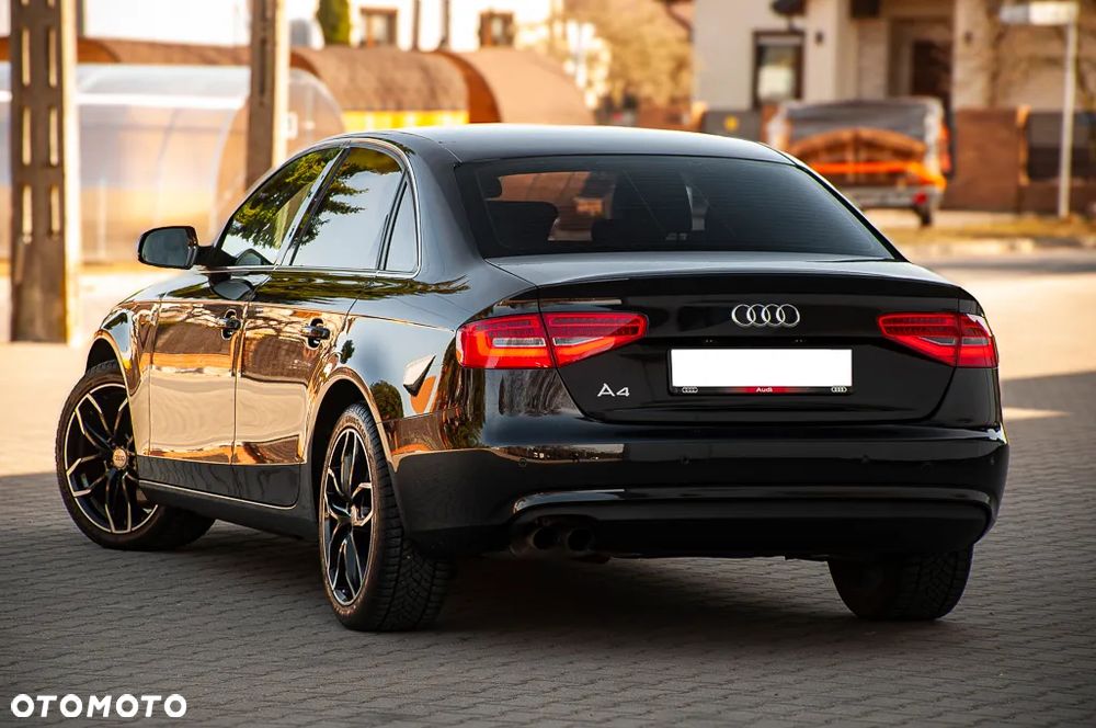 Audi A4 Limousine 1.8 TFSI S line Sportpaket - 12