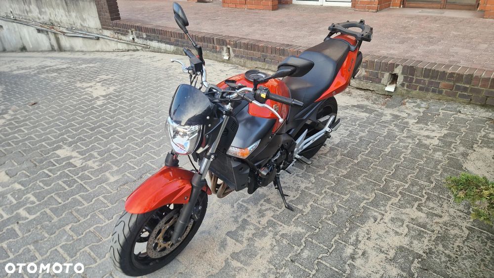 Suzuki GSR - 4