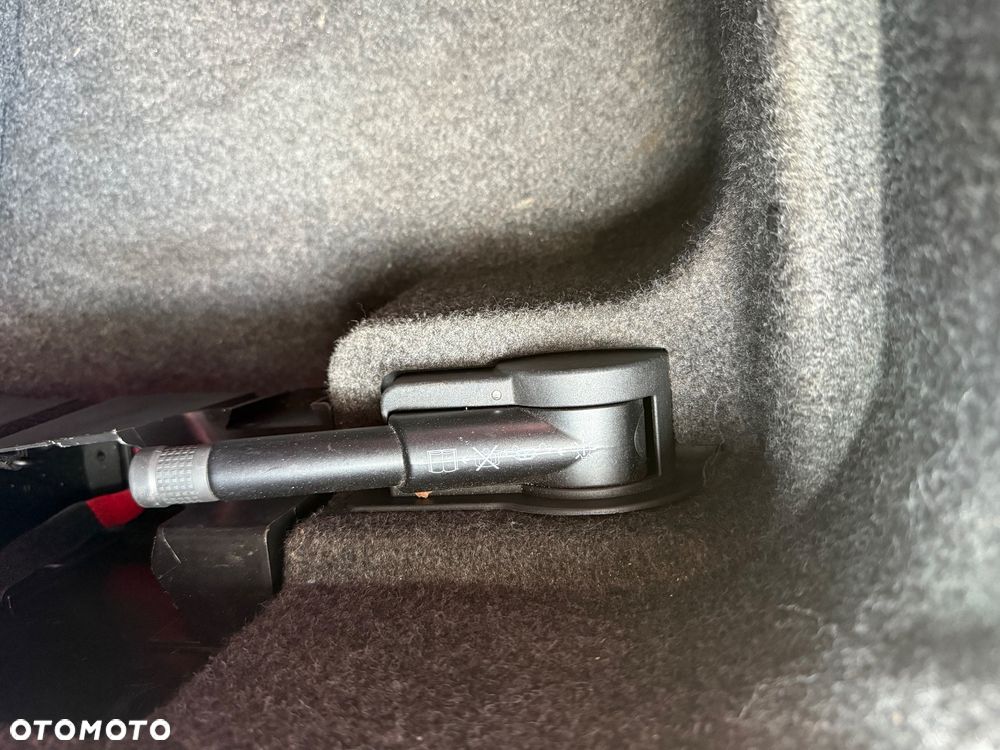 Mercedes-Benz Klasa E 320 CDI T Avantgarde - 29