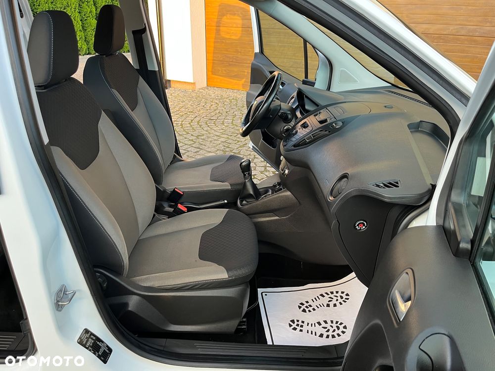 Ford Transit Courier - 15