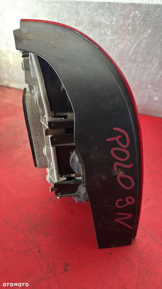 LAMPA PRAWA TYLNA VW POLO 9N - 2