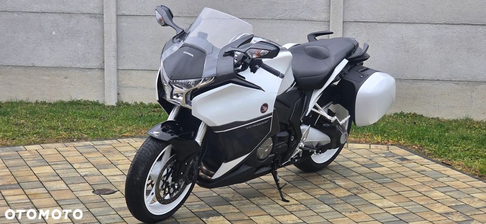 Honda VFR - 14