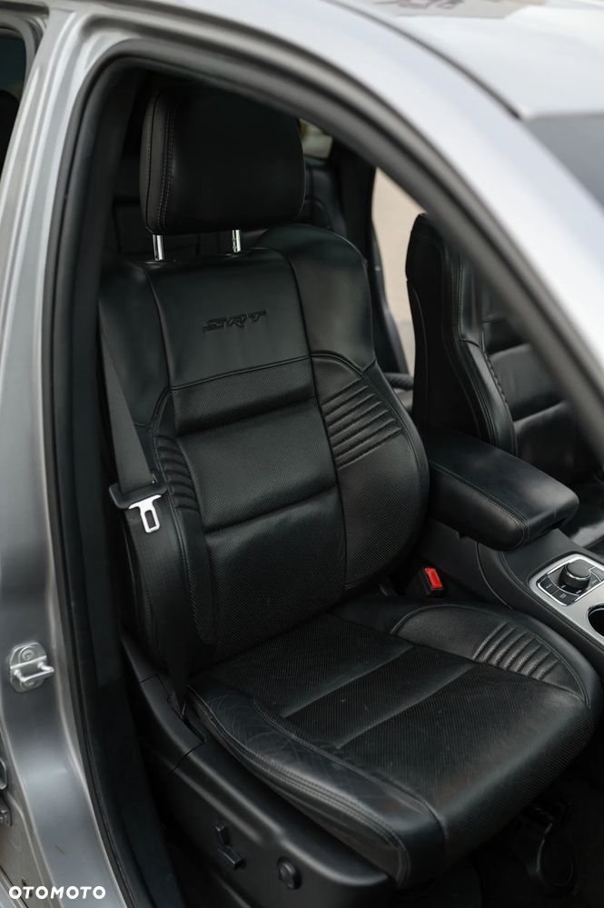 Jeep Grand Cherokee SRT - 32