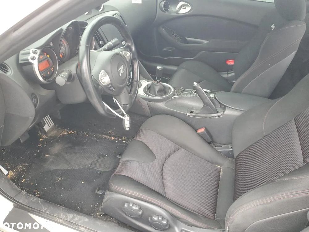 Nissan 370 Z - 7