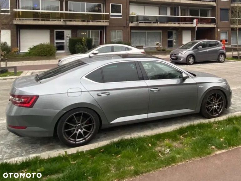 Skoda Superb 2.0 TDI 4x4 L&K DSG - 10