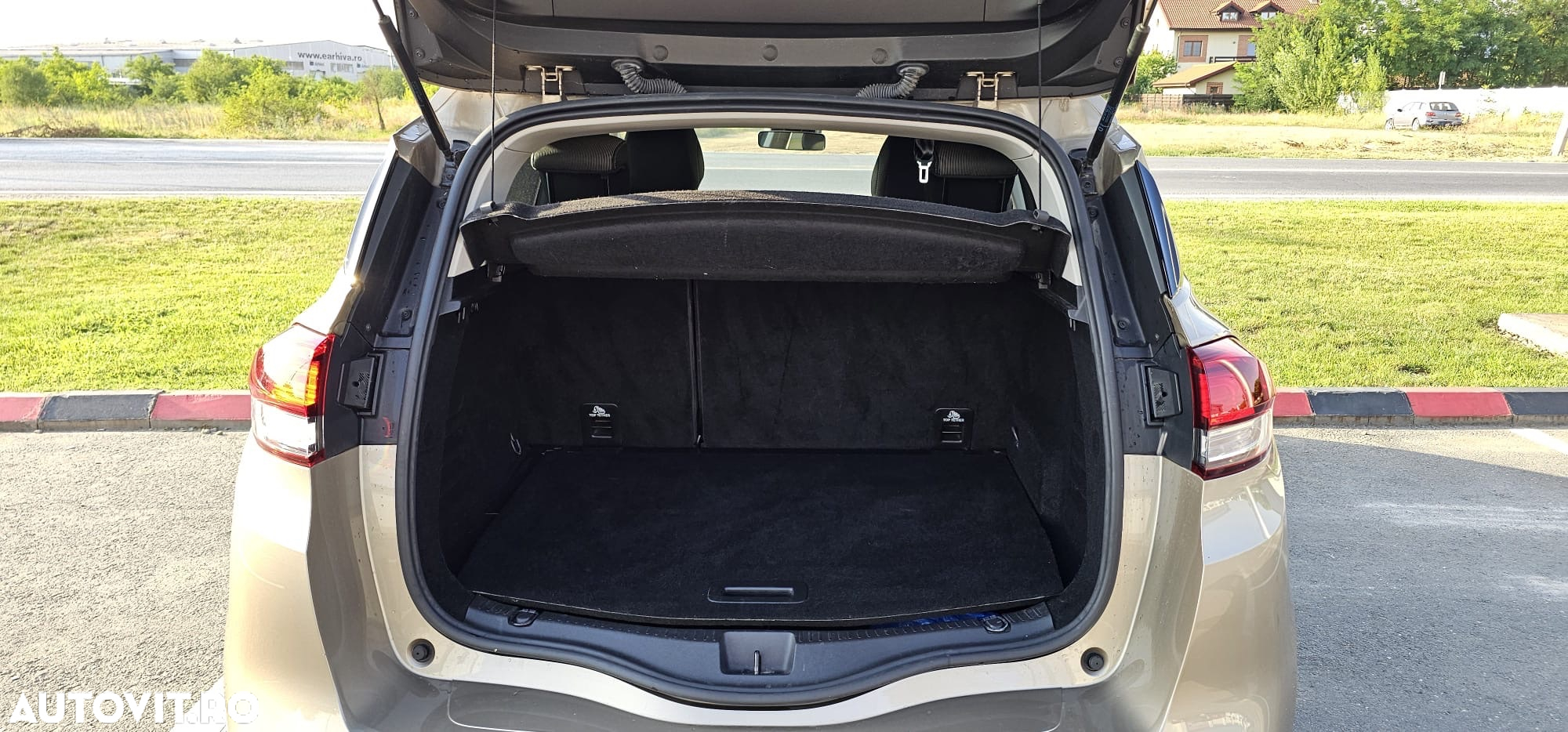 Renault Scenic BLUE dCi 120 LIMITED - 9