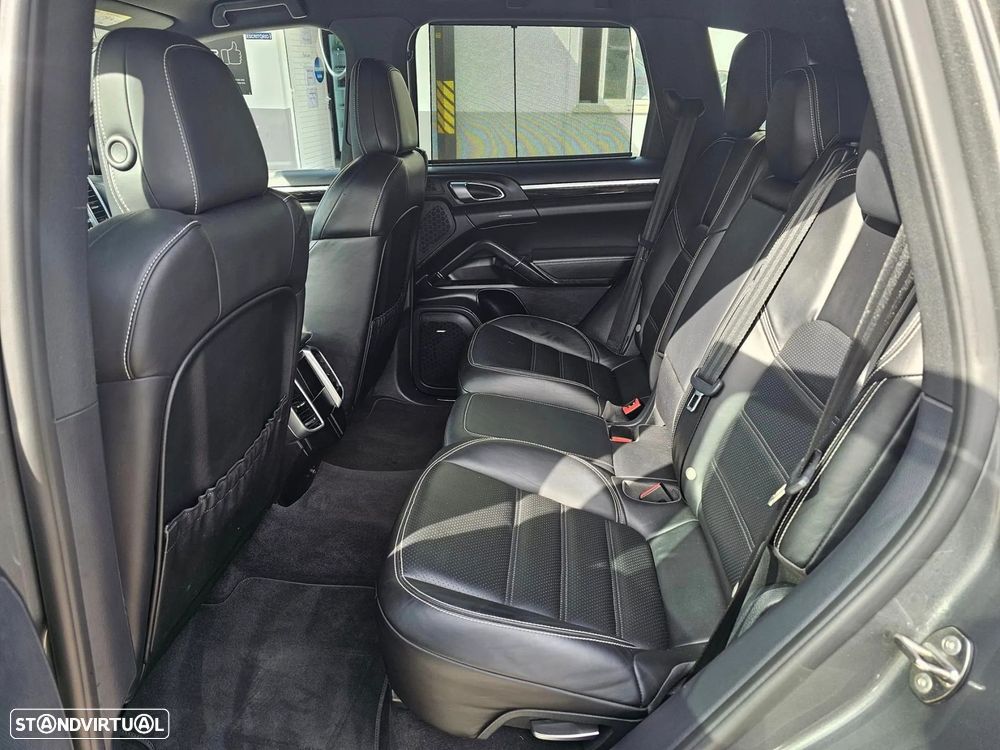 Porsche Cayenne S E-Hybrid Platinum Edition - 11