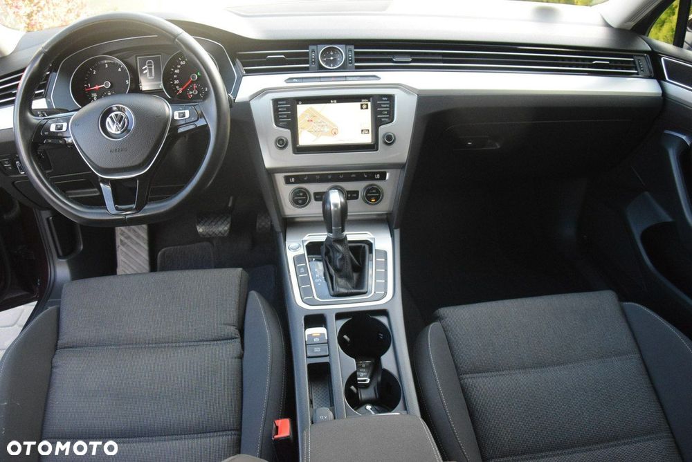 Volkswagen Passat - 33