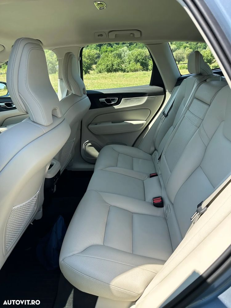 Volvo XC 60 D4 Momentum Pro - 23