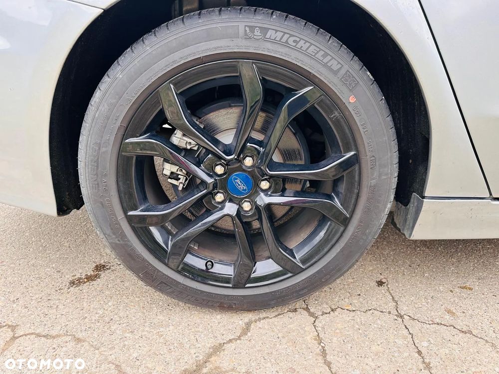 Ford Fusion - 15