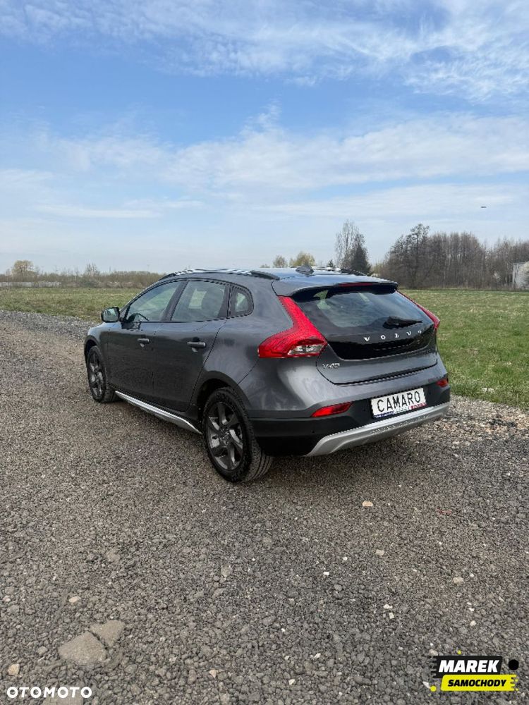 Volvo V40 Cross Country - 6
