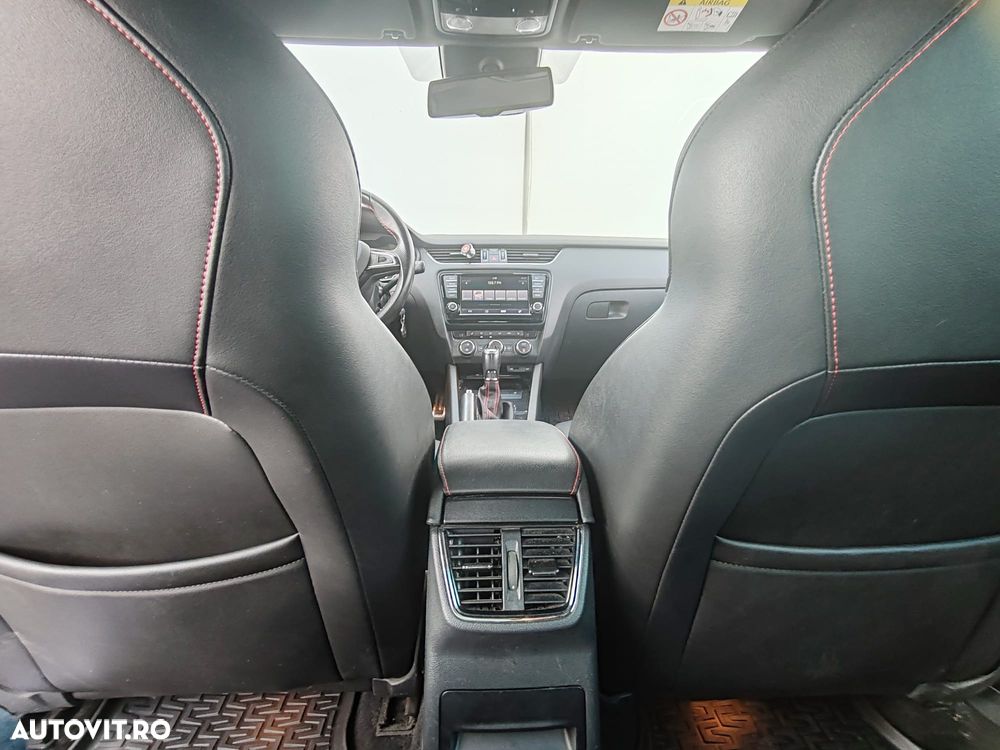 Skoda Octavia 2.0 TSI DSG RS - 17