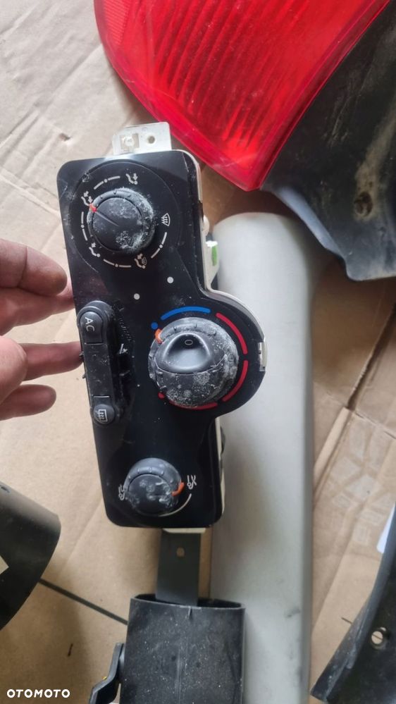 Dzwi clio III klapa tyl - 15