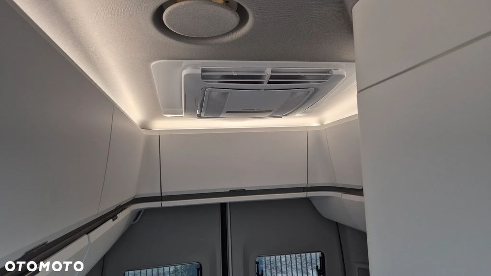Volkswagen California - 34