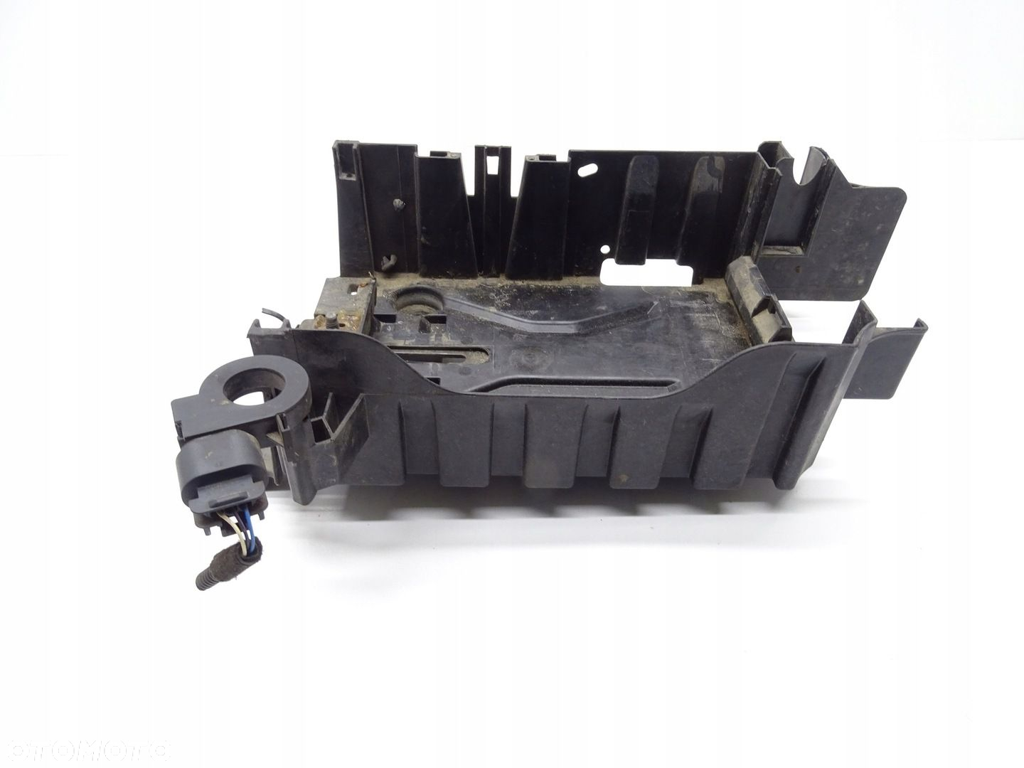 PODSTAWA OBUDOWA AKUMULATORA 1.2 16V 13498274 OPEL CORSA E - 4