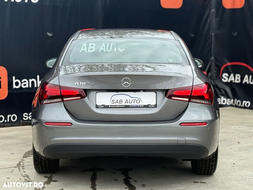 Mercedes-Benz A 180 d Sedan 8G-DCT - 29