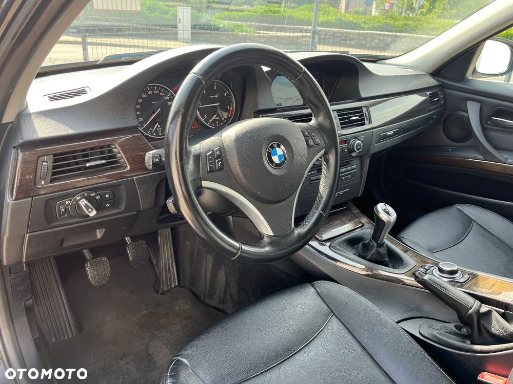 BMW Seria 3 320d xDrive DPF Touring Edition Fleet Exclusive - 12