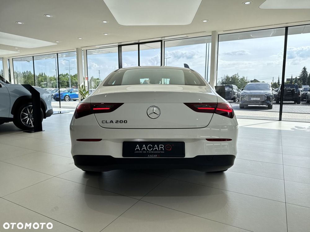 Mercedes-Benz CLA 200 7G-DCT - 4