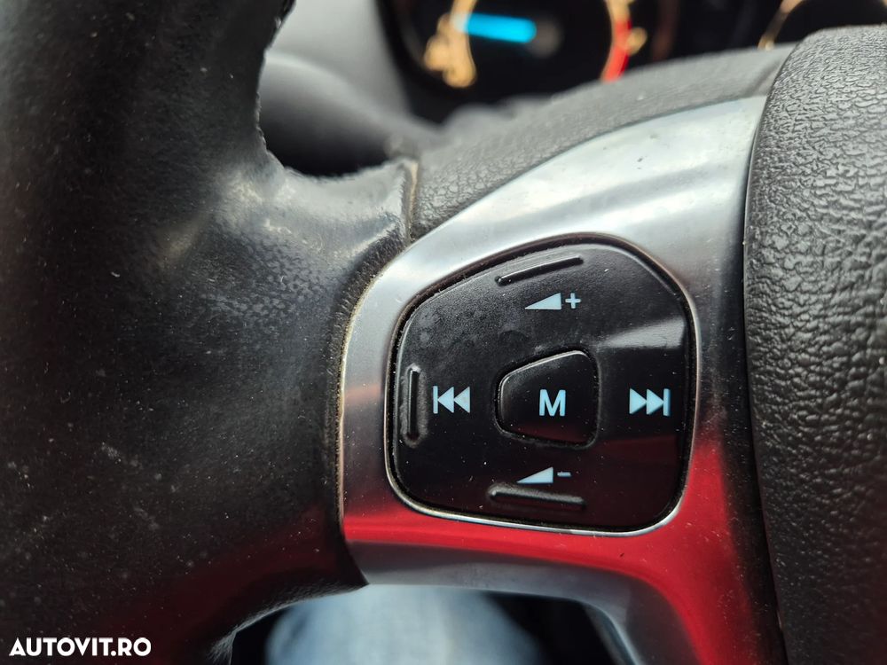 Ford Transit Courier - 24