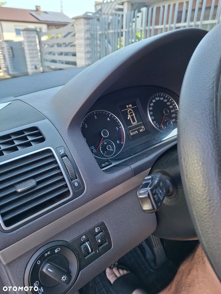 Volkswagen Touran - 25