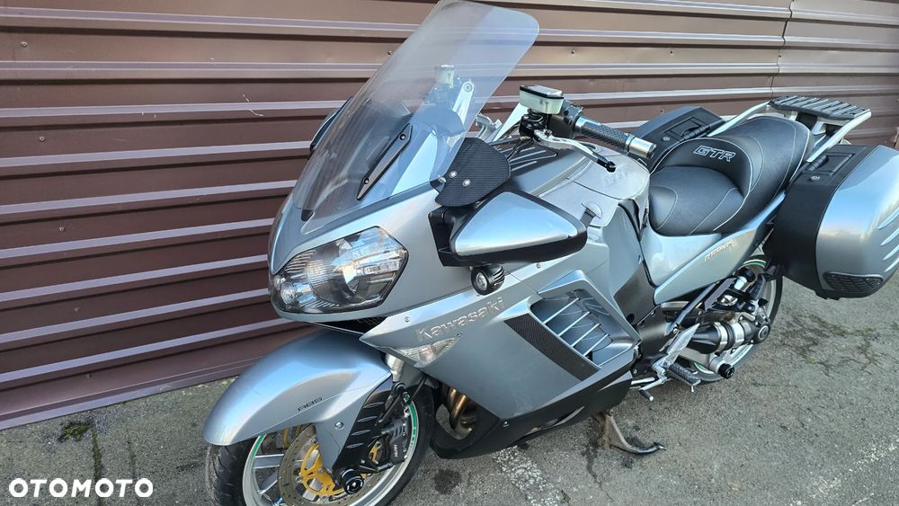 Kawasaki GTR - 33