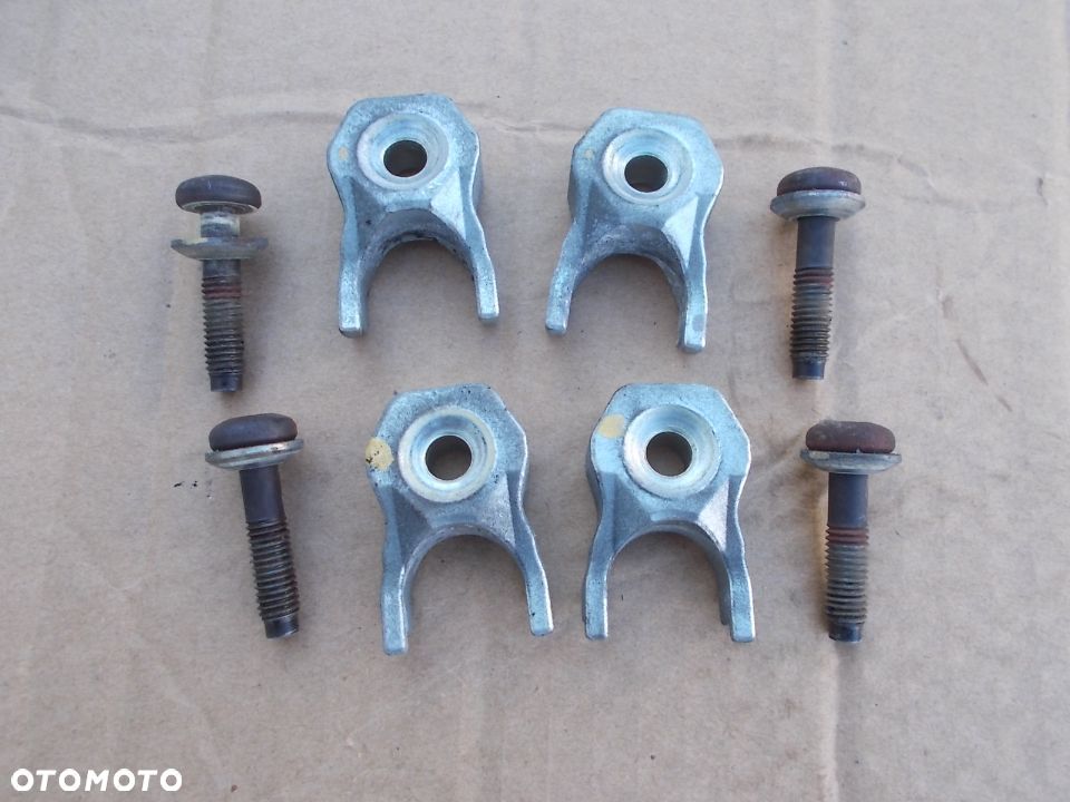 Mazda 3  6  MPS CX 7  2.3 turbo benzyna sruba uchwyt mostek mocowanie wtryskiwacza - 1