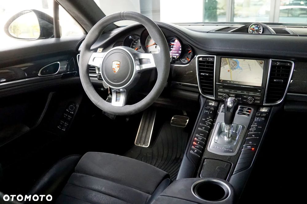 Porsche Panamera GTS PDK - 27