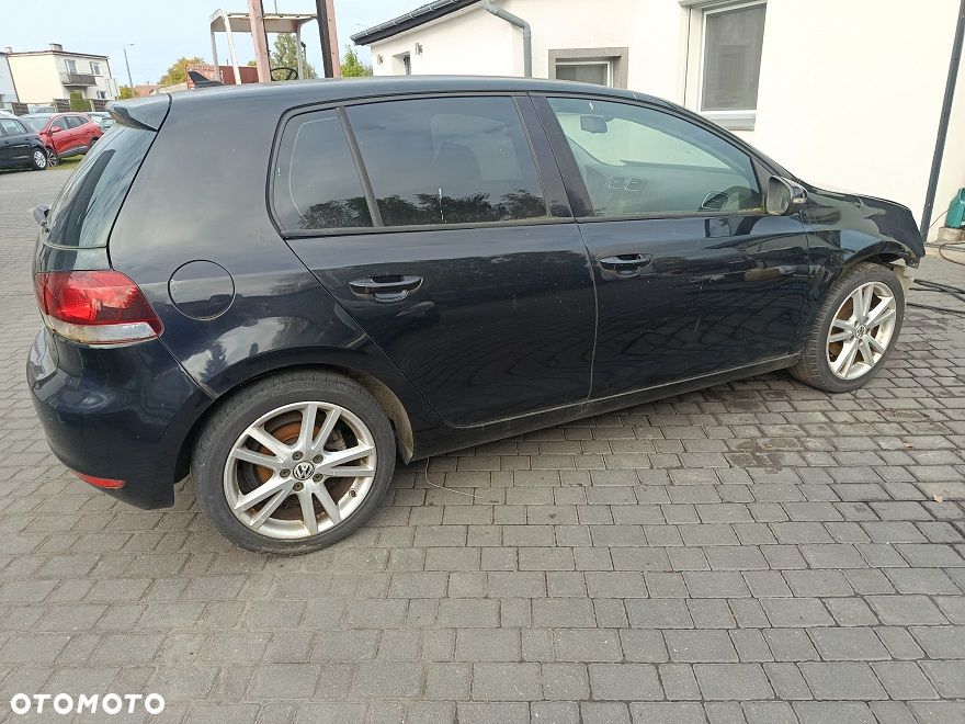 Volkswagen Golf - 6