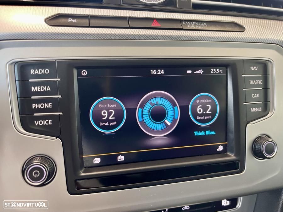 VW Passat 1.6 TDI BlueMotion - 21