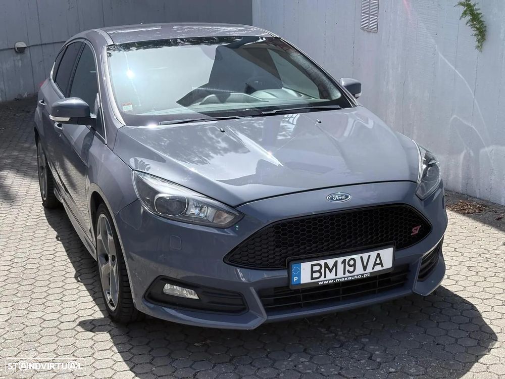 Ford Focus 2.0 EcoBoost ST c/ Pack Pele Desportiva - 3