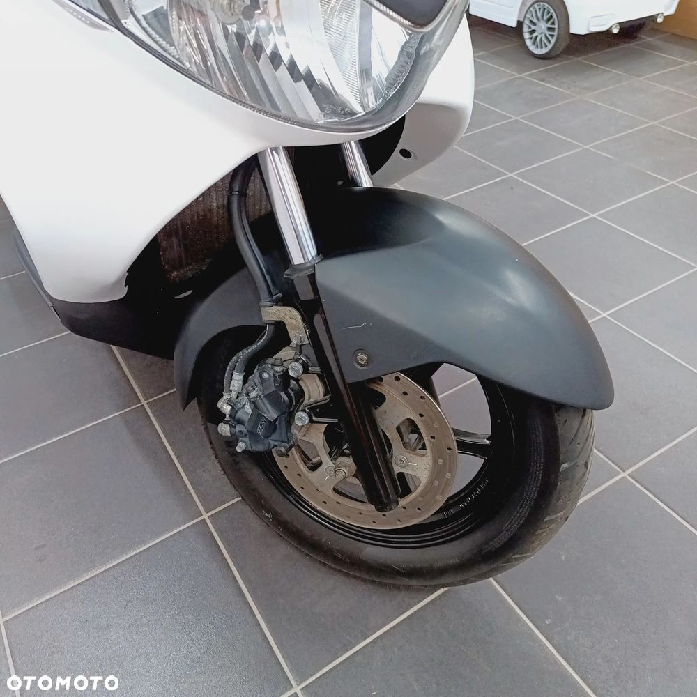 Suzuki Burgman - 10